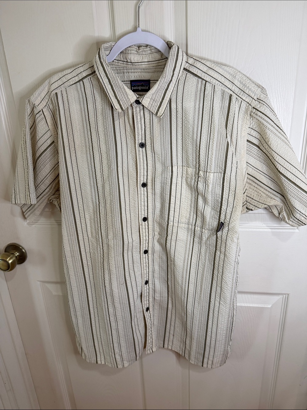 Patagonia Olive and Cream Striped Short-Sleeve Button-Down Shirt Sz L. Box52